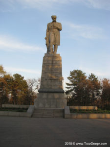 Памятник Т. Г. Шевченко в днепропетровске