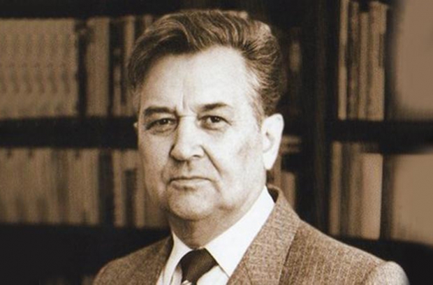 Писатель Олесь Гончар