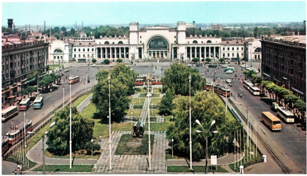 Вокзальная площадь Днепр