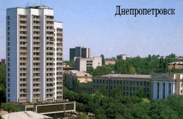 Арестович в прямом эфире признался, что дом в Днепропетровске разрушен в результате действий ПВО