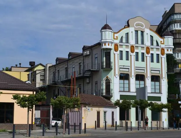 Стара мануфактура, або як раніше у Дніпрі будували торгові будівлі