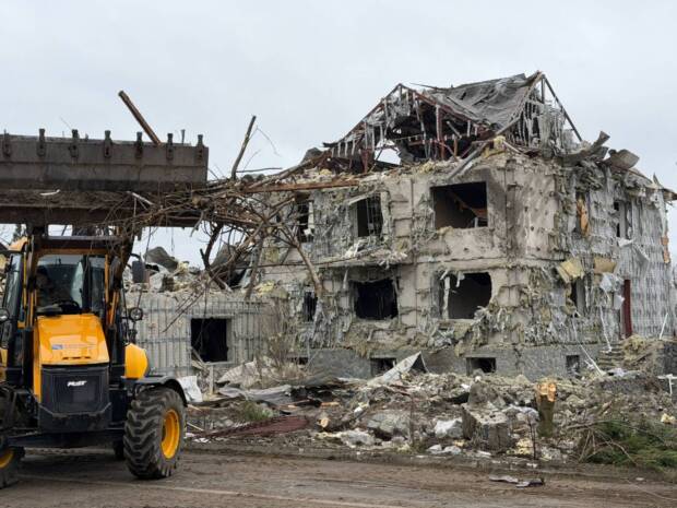 Ракетний удар по Дніпровському району: зруйновано будинок та пошкоджено десятки приміщень