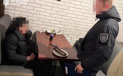 Затримана посадовиця Центру пробації в Дніпрі: вимагала $21,5 тис. у військового