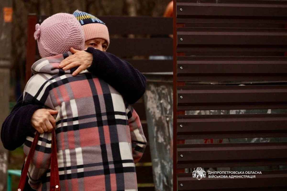 У Дніпрі російський дрон влетів у 14-поверхівку: есть поранені