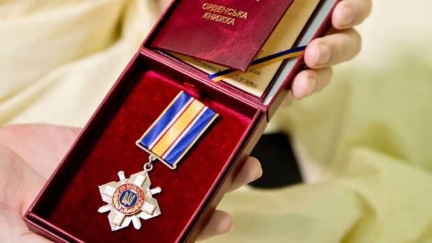 Двох енергетиків з Дніпропетровщини нагородили орденами за мужність