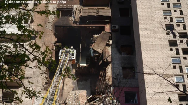 Атака на Дніпро 23 квітня: 2 загиблих, 10 поранених, пожежі в будинках