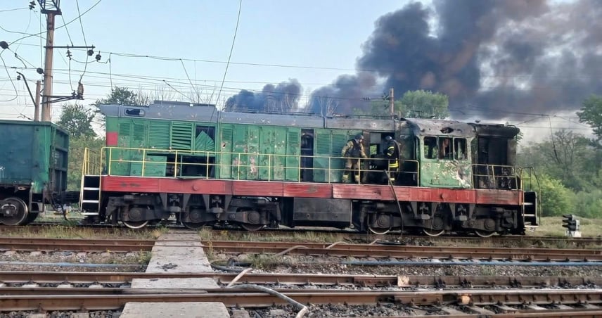 РФ атакувала залізничну інфраструктуру Дніпропетровщини, поранено машиніста