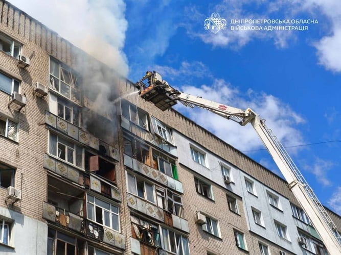 Росія атакувала Павлоград багатоповерхівку: постраждало п'ять людей, діти